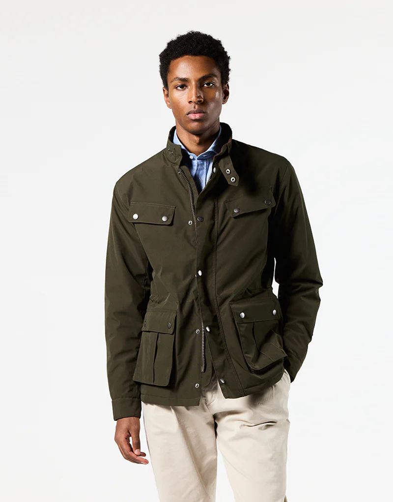 Parka verde cuatro bolsillos