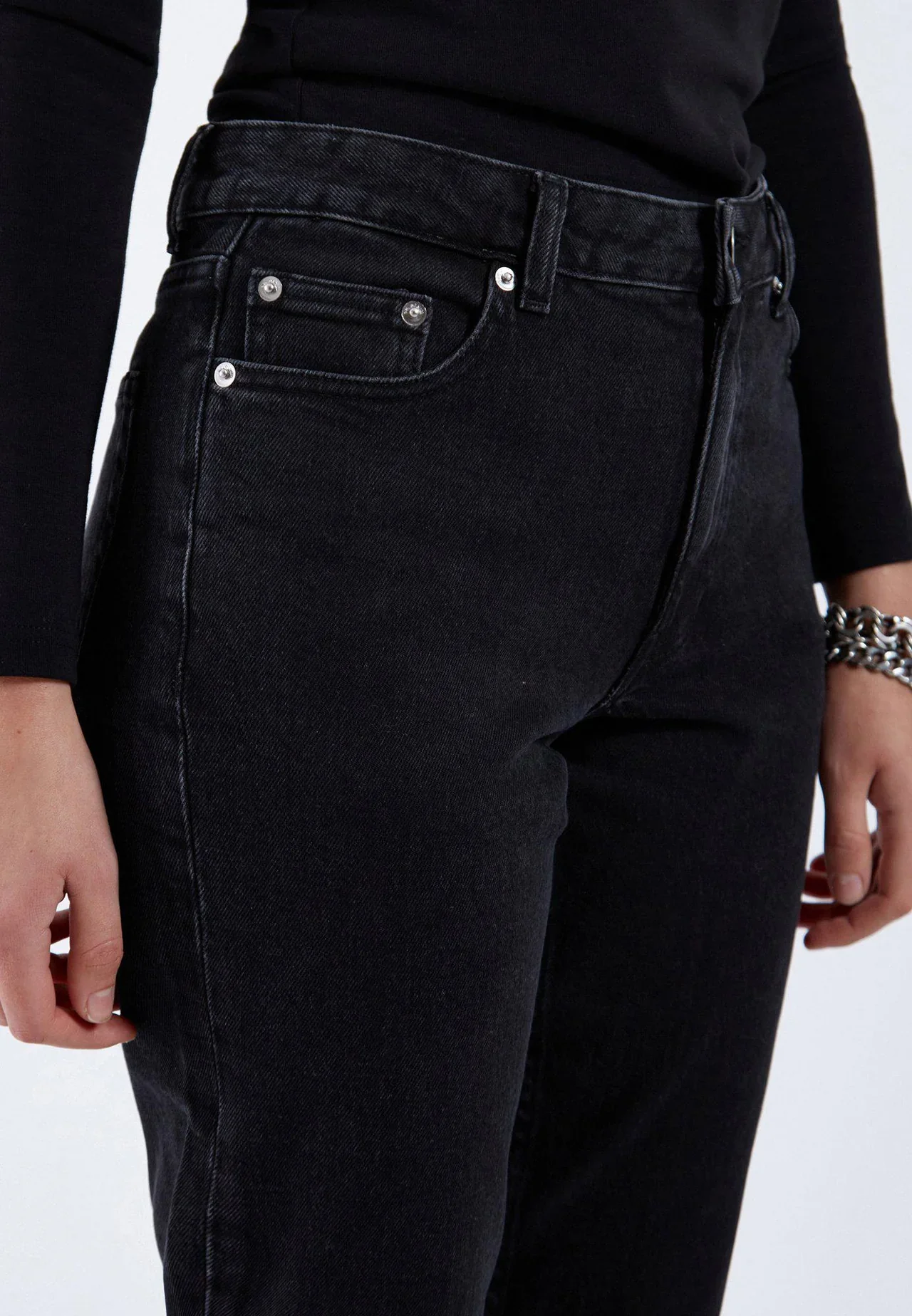 Vaqueros rectos Arch - tar black used - Imagen 4