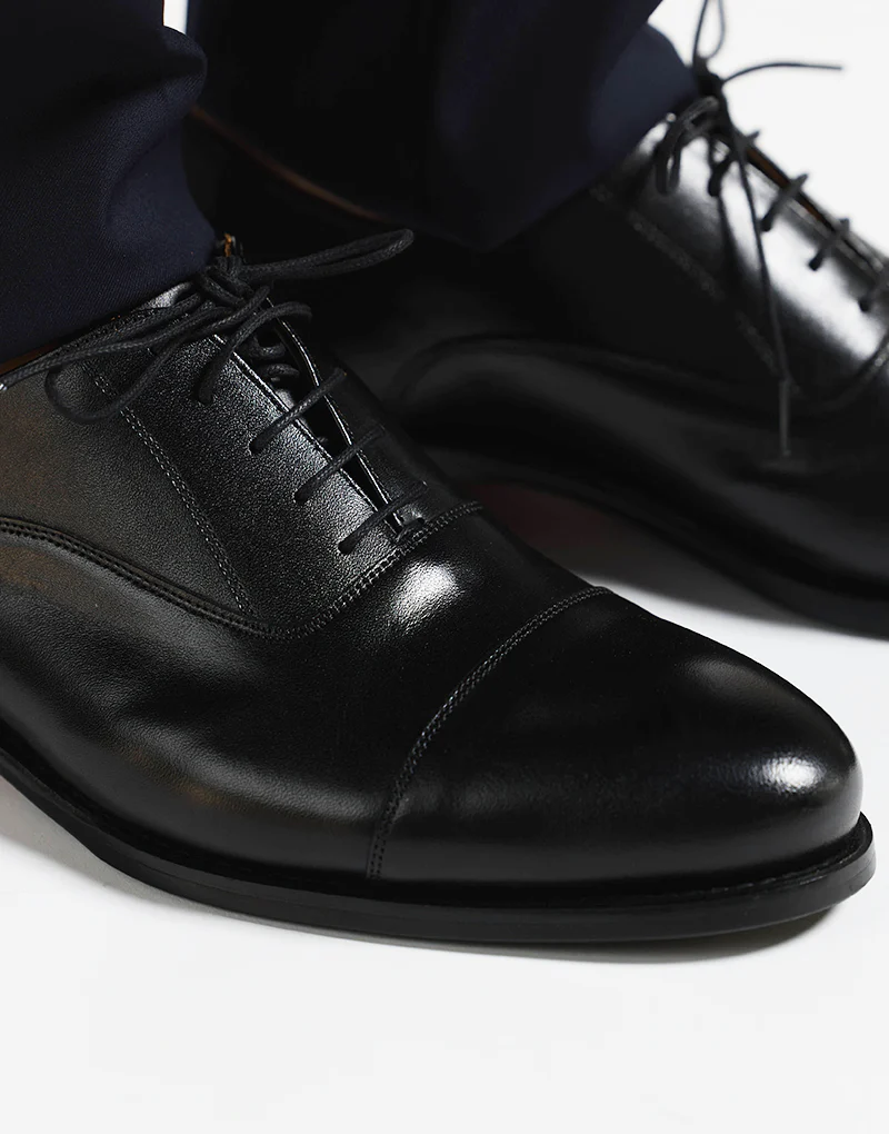 Zapato negro liso cordón. - Imagen 3