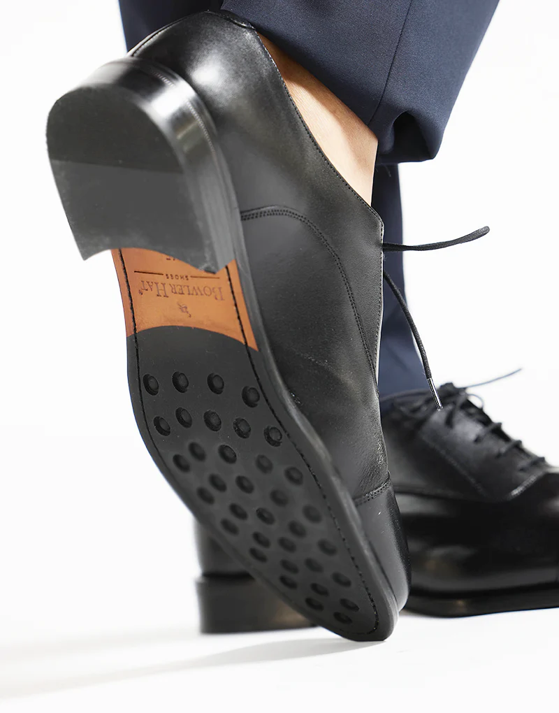 Zapato negro liso cordón. - Imagen 4
