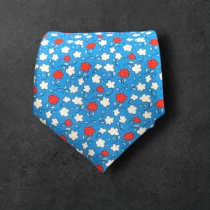 Corbata celeste flor roja