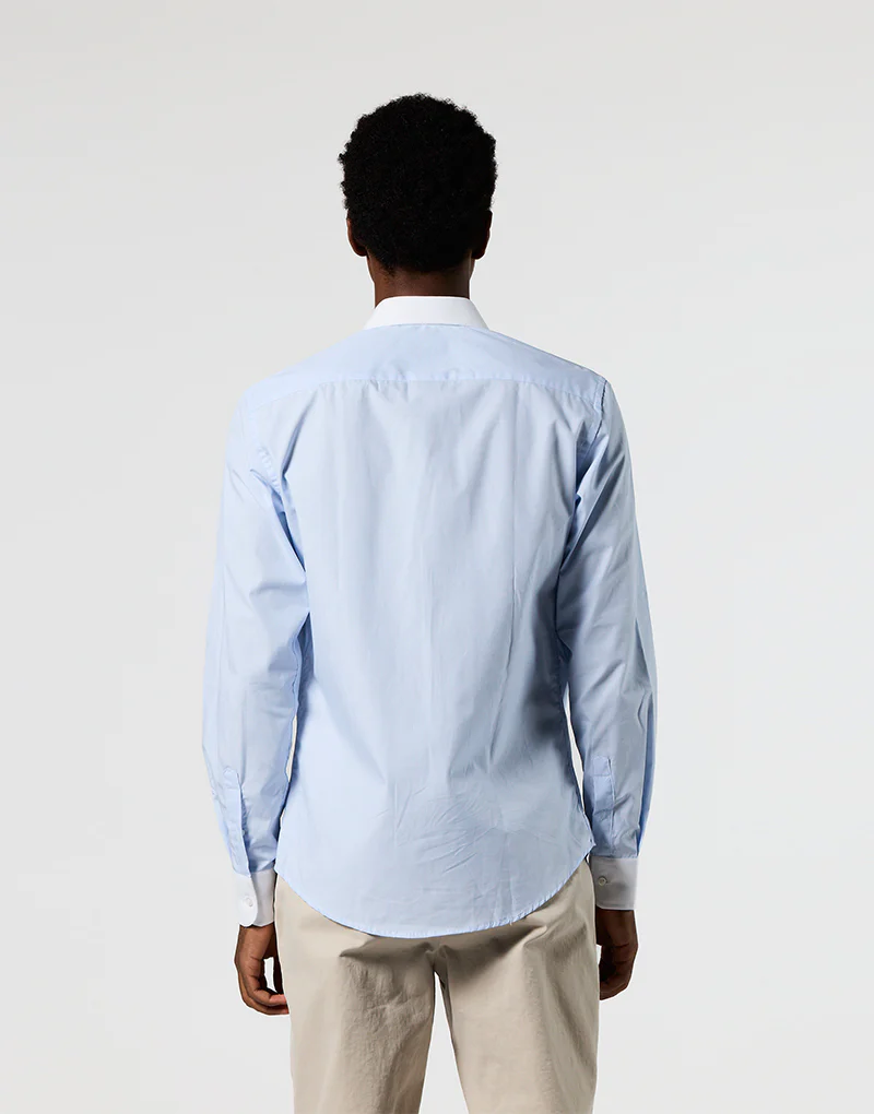 Camisa azul cuello redondo blanco - Imagen 4