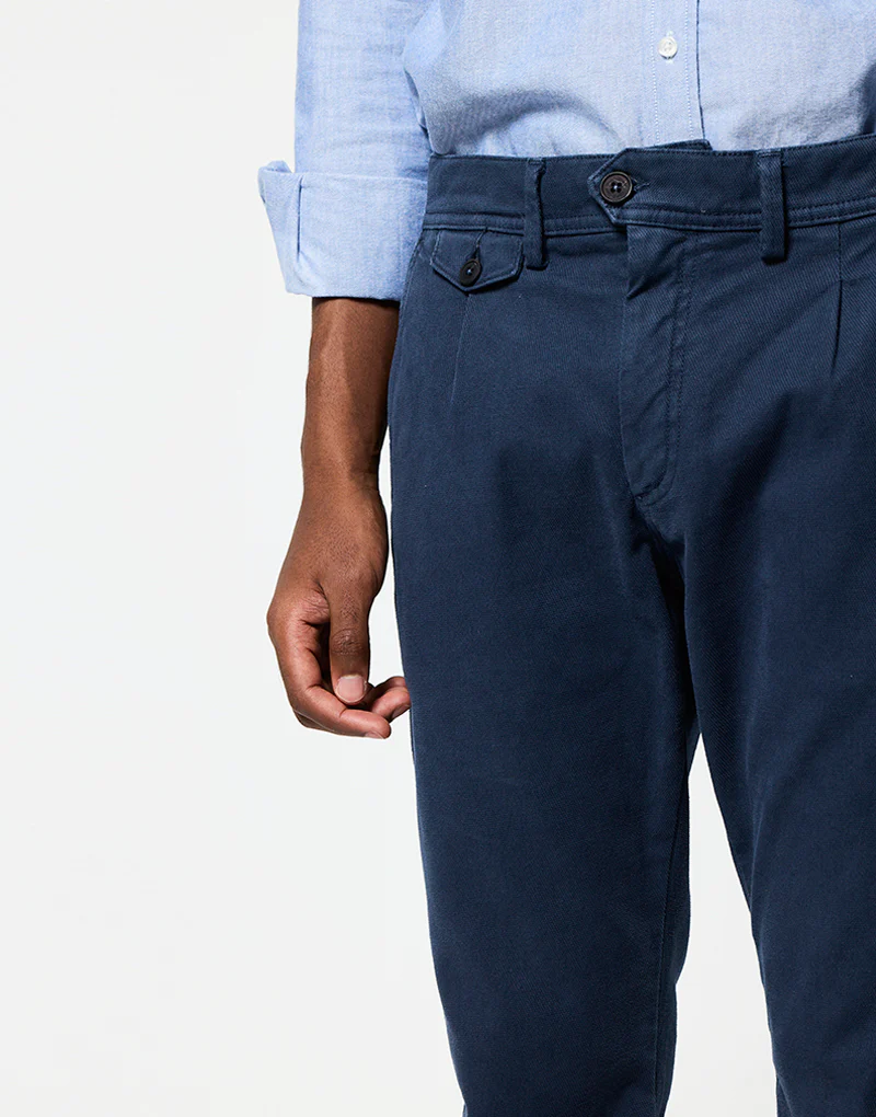 Pantalón sport estructura una pinza azul marino - Imagen 5