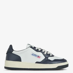 Sneakers Medalist Action