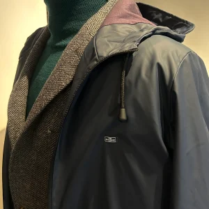 The Windbreaker Azul Marino