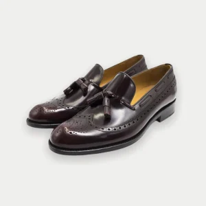 Zapato borlas picado burdeos