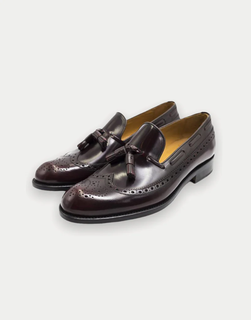 Zapato borlas picado burdeos