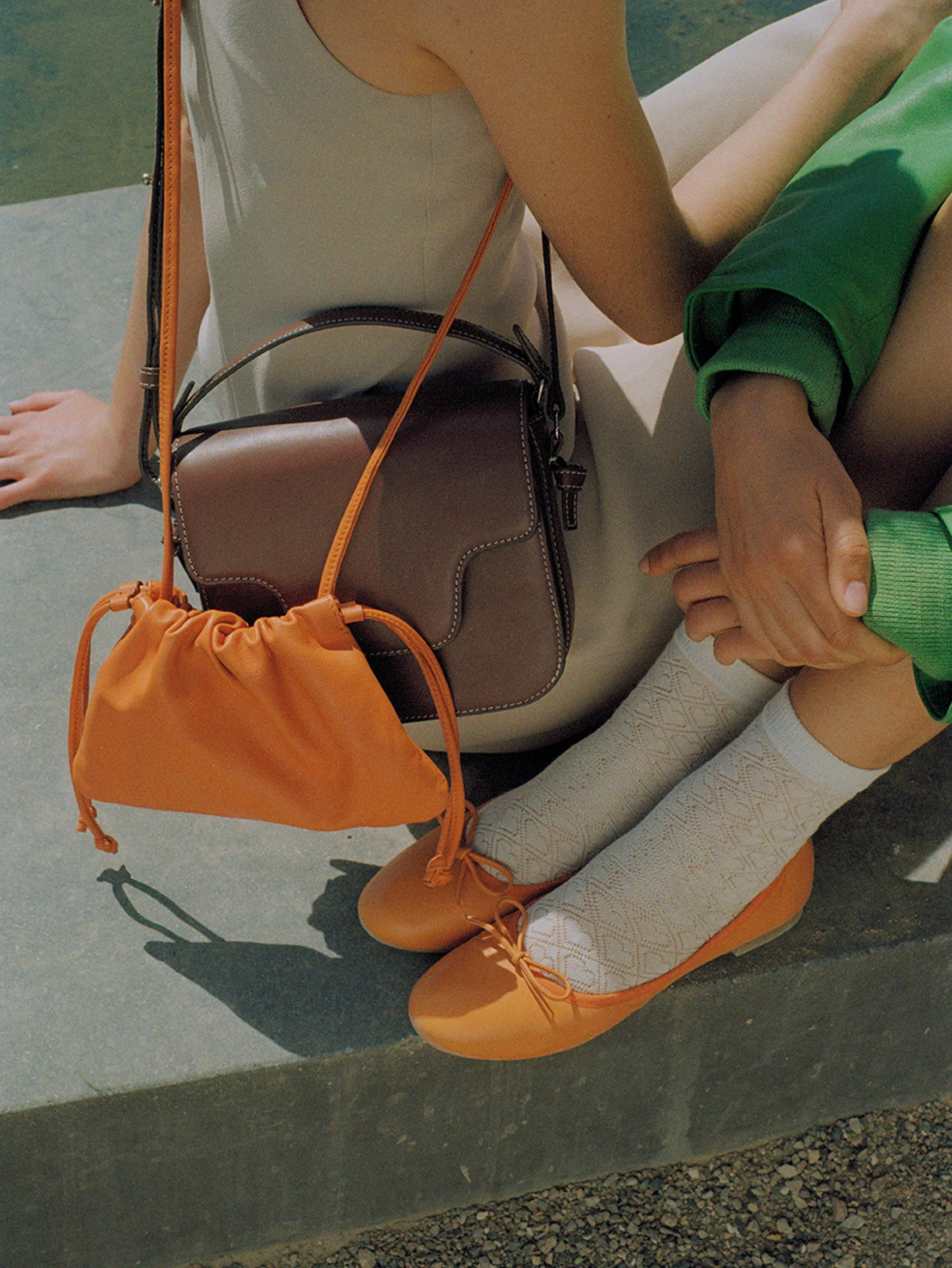 BOLSO PIEL IRIS - MOCHA BROWN - Imagen 3