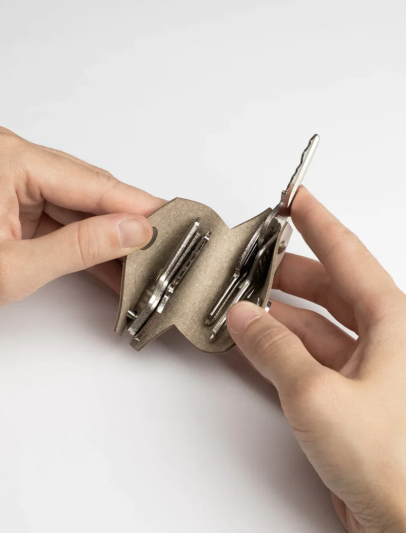 LLavero Keyfolder - Light grey recycled leather - Imagen 3